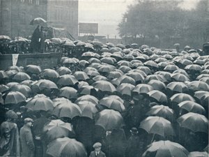 Londoni üzletemberek találkozója a Tower Hillen, a Lusitania elsüllyedése után, 1915 körül alkotó: Unbekannt