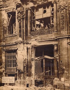 A népi tengerészgyalogos hadosztály tagjai a városi palota erkélyén, 1918. december, 1918., 193. alkotó: Unbekannt