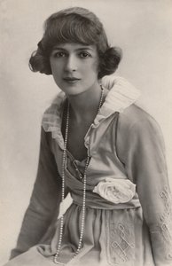 Miss Julia James, 1890-1964, c1930. alkotó: Unbekannt