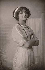Lily Elsie kisasszony, 1886-1962, mint Alice a dollár hercegnőben, 1930. alkotó: Unbekannt