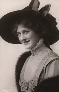 Miss Phyllis Dare, 1890-1975, c1930. alkotó: Unbekannt