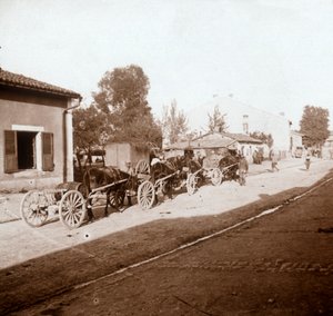 Öszvérkocsik kellékekkel, Verdun, Észak-Franciaország, c1914-c1918 alkotó: Unbekannt