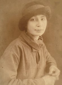Natalia Sergeevna Goncharova 1881-1962 Párizsban, 1917. alkotó: Unbekannt