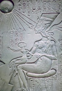 Nefertiti és két lánya alkotó: Unbekannt