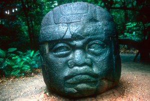 Olmec faragott fej La Ventából, Kolumbusz előtti Közép-Amerikából, ie 1150-800 alkotó: Unbekannt