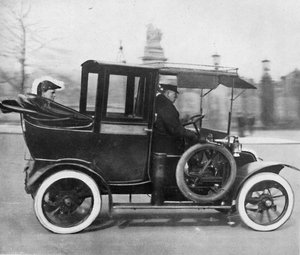 1911. március 2-án Winston Churchill belügyminiszter a palotába ment, 1911, 1945 alkotó: Unbekannt