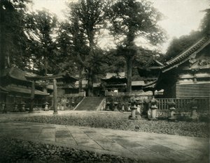 Egyike a sok templom közül Nikko-ban, Japánban, a szentélyek zarándokhelye, 1936. alkotó: Unbekannt