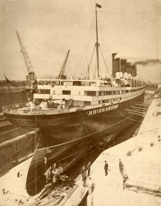 Egy nagy bélés felújítása egy graving dokkban Liverpoolban, 1930. alkotó: Unbekannt