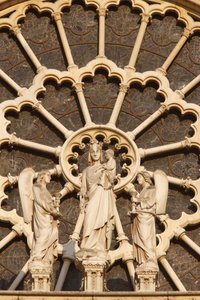 Párizsi Notre Dame székesegyház nyugati szárnya: Szűz és gyermek és angyalok, Párizs, Franciaország alkotó: Unbekannt