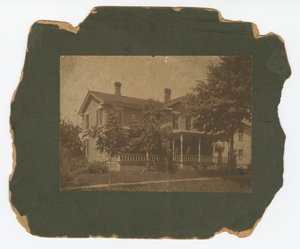 Fénykép a John H. Scott család otthonáról, 1900. július 2-án. alkotó: Unbekannt