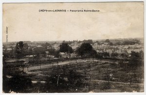 Pikárdia, Aisne (02), Crepy in Laonnois (Crepy-en-Laonnois): panoráma a Notre-Dame-re - Képeslap 19. század vége – 20. század eleje alkotó: Unbekannt