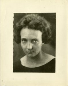 Irene Joliot-Curie portréja 1897-1956 alkotó: Unbekannt