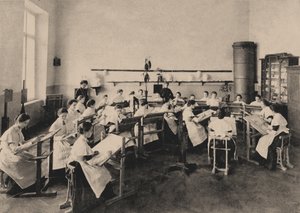 A Szmolnij Nemesleányok Intézetének növendékei festészet órán, 1889 alkotó: Unbekannt