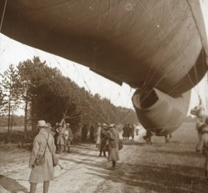 Egy megfigyelő léggömb felemelése, Somme, Észak-Franciaország, 1916 alkotó: Unbekannt