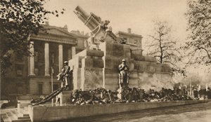 Egy nagy vitát kiváltó 9 hüvelykes tarack ábrázolása Stone-ban, 1935. alkotó: Unbekannt
