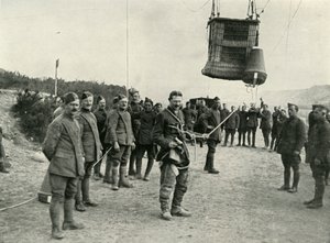 A Royal Field Artillery kite léggömbök fegyvereink szemei voltak Franciaországban, 1919. alkotó: Unbekannt