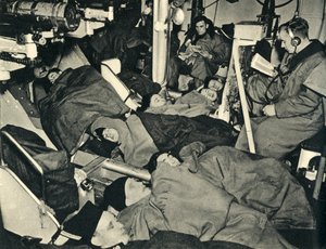 Királyi tengerészgyalogosok aludtak egy hadihajó ágyúházában, II. világháború, 1939-c1943, 1944. alkotó: Unbekannt