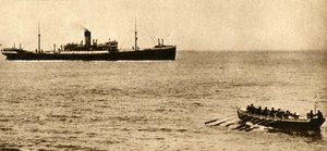 Királyi haditengerészet vágója egy hajó papírjait vizsgálja meg, Első világháború, 1914-1918, 1933. alkotó: Unbekannt