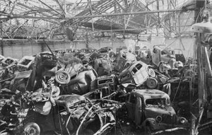 A Renault gyár romjai, Boulogne-Billancourt, Párizs, 1942 alkotó: Unbekannt