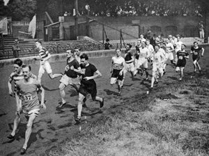 Fél mérföld futása a Civil Service Sports Day-en, Stamford Bridge, London, 1926-1927 alkotó: Unbekannt