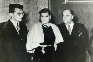 Dmitrij Sosztakovics orosz zeneszerző, Maria Maksakova énekesnő és Alekszej Tolsztoj író, 1943 alkotó: Unbekannt