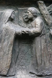 Saint-Pierre de Montmartre templom: Notre Dame ajtószobor: Jézus találkozik édesanyjával a Via Dolorosán, Párizs, Franciaország alkotó: Unbekannt