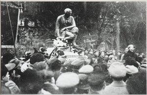 Szergej Jeszenyin a Kolcov Razin emlékmű felszentelésekor, 1918 alkotó: Unbekannt