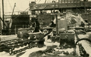 Szenet szállító hajó fagyos körülmények között, első világháború, 1914, c1920. alkotó: Unbekannt