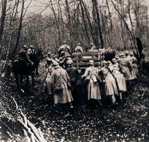 Katonák az erdőben, c1914-c1918 alkotó: Unbekannt