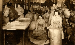 Egyenruhák válogatása a WAAC ruhaüzletben, első világháború, 1914-1918, 1933. alkotó: Unbekannt