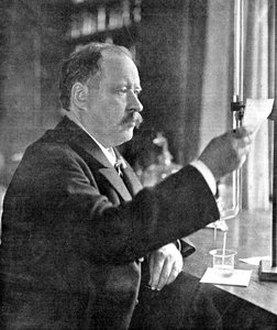 Svante Arrhenius 1859-1927, svéd fizikus és kémikus laboratóriumában, 1909 alkotó: Unbekannt
