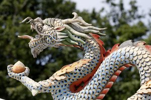 Ezer Buddha temploma. Dashang Kagyu Ling gyülekezet. Sárkány, La Boulaye, Franciaország alkotó: Unbekannt