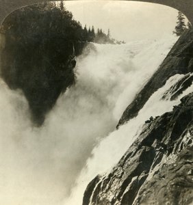 A hatalmas Riukan-vízesés csodálatos pompája, ahol 800 méteres zuhanás kezdődik, Norvégia, 1905. alkotó: Unbekannt