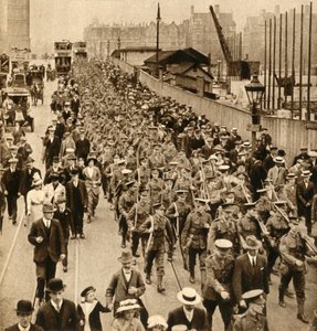 Területek a nyári táborból – A Westminster Bridge felett könnyedén vonuló terrierek, 1914-1918, 1933. alkotó: Unbekannt