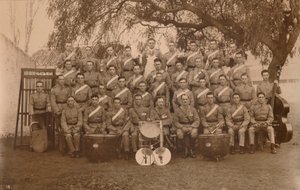 Az első zászlóalj zászlóalj bandája, a Queens saját királyi West Kent ezredje. Poona, India, 1 alkotó: Unbekannt