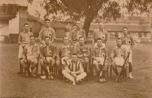 Az első zászlóalj zászlóalj jégkorongcsapata, a Queens Own Royal West Kent ezred. Poona, I alkotó: Unbekannt