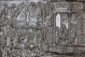 Szent Péter keresztre feszítése - Egy portál részlete - A Szent Péter-bazilika bejárati ajtaja, Roma, Olaszország alkotó: Unbekannt