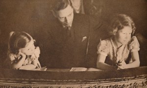 York hercege és Erzsébet és Margit hercegnők a pantomimban, 1935. február 6-án. alkotó: Unbekannt