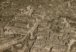 A törvény odúja, ahogy kevesen láttak londoniak: A templom és a bíróságok, c1935. alkotó: Unbekannt