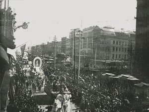 A Mardi Gras felvonulás a Canal Street-ben, New Orleansban, Amerikai Egyesült Államokban, 1895. alkotó: Unbekannt