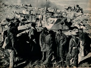 Találkozó El Dudában. November 26-án a tobruki helyőrség elfoglalta El Dudát, 1941 1944 alkotó: Unbekannt
