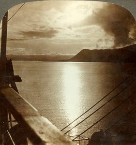 Az éjféli nap júliusban a Spitzbergák sziklái és a Jeges-tenger felett, 1905. alkotó: Unbekannt