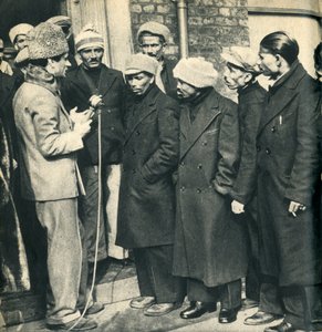 A haditengerészet itt van. A kozákok brit tengerészeket mentettek ki az Altmarkból, 1942 alkotó: Unbekannt