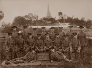 The Quartermasters Staff of the 1st Royal Munster Fusiliers, Rangoon, Burma, 1913 alkotó: Unbekannt