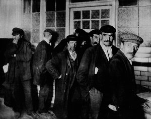 A munkanélküliek és a munkanélküliek, c1911, 1911 alkotó: Unbekannt