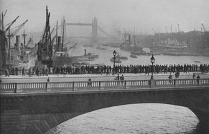 Az Upper Pool a London Bridge-től, a londoni kikötő egyik legforgalmasabb szakasza, 1936 alkotó: Unbekannt