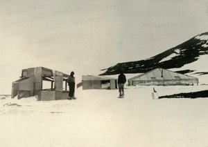 The Winter Quarters of the Discovery Expedition at Hut Point, 1908, 1909. alkotó: Unbekannt