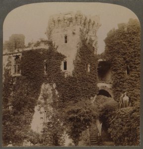 A Raglan kastély borostyánnal borított tornyai, I. Károly utolsó erőssége, Monmouthshire, Anglia, c1 alkotó: Unbekannt