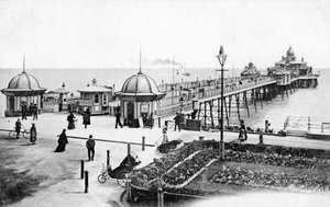 A móló Eastbourne-ben, East Sussex, az 1900-as évektől az 1920-as évekig alkotó: Unbekannt