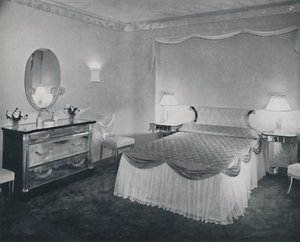 Ebben a hálószobában, 1942-ben, a plexi üveg vibráló tulajdonságait hasznosítják. alkotó: Unbekannt